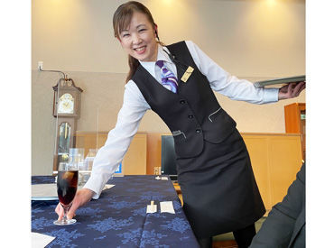 エリエールゴルフクラブ 紳士・淑女的な大人のお客様が多く、落ち着いて働けるのが魅力！
先輩がしっかりサポートするので安心してくださいね。