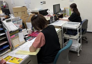 シューロジ株式会社 事務作業と軽作業を担当していただきます♪
自分らしい働き方をシューロジで始めませんか？おしゃれも自由ですよ♪