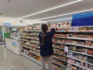 ファミリーマート 福岡志免店 新高校生・新大学生さんのバイトデビューも大歓迎♪
簡単なお仕事から少しずつステップアップできます！