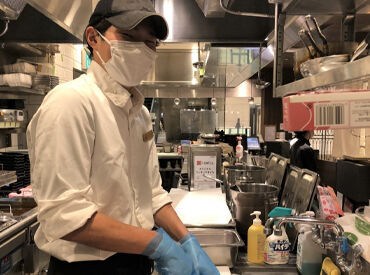 覇王樹さぼてん本店東京オペラシティ店ＧＨ ＼9割のスタッフが未経験スタート！／
お仕事は丁寧にお教えするのでみんな安心。
出来ることを1つずつ増やしていければOK！