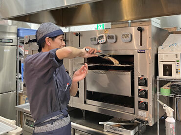 NEWスタッフ大募集★
お仕事は一から丁寧にお教えします!
比較的シンプルな仕事なので覚えやすいですよ★