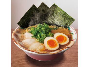 ラーメン魁力屋　イオンモール名古屋茶屋店 新しい職場だから、みんな同じスタートライン♪  
先輩後輩の上下関係もなく、
フラットで明るい雰囲気の中のびのび働けます★