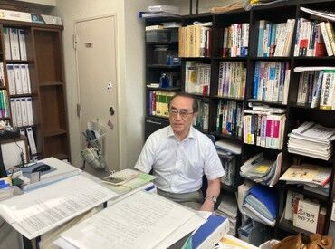 ときには世間話なんかも…少人数の和やかな職場です♪
忙しい中でも、いい意味で「気を抜きながら」働けます◎