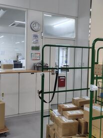 お仕事内容はイチから丁寧にお教えします♪
ピアス・髪型・髪色も派手でなければお好きなスタイルでOK!