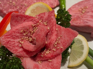 \絶品まかないが無料/
お肉料理はもちろん、パスタ・中華・オムライスなど♪
【無料】で食べられます◎