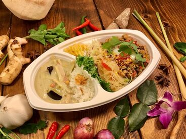 フレーミングノラ ＼働きながら本格タイ料理を楽しめる／
おいしいまかないでお腹も心も満たされます。
タイ料理好きにはたまらない職場！