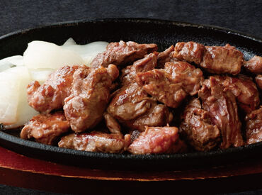 ステーキ店でバイトデビューしませんか★
夕方から働けて、学校やサークルとも両立ラクラク♪