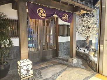 お店の外観画像です！
コンセプトは「京都」です♪

一度門をくぐりにきてください◎