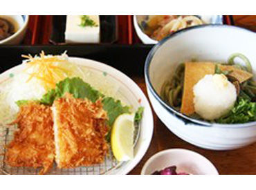 ■車・バイク・自転車通勤OK
無料駐車場完備で通勤ラクラク◎