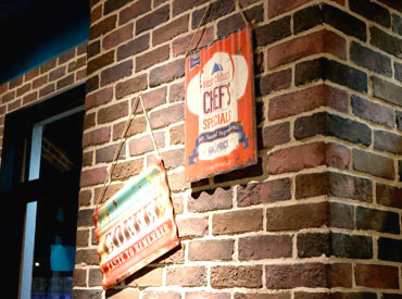 大人な客層多めなので、バイトデビューにも安心♪
お仕事は優しく・丁寧に教えます!