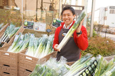 地産マルシェ 吉祥寺店【077】 普通のスーパーには売っていないレアなお野菜が入荷することもあります◎働きながら自然と野菜に詳しくなれるお仕事です♪