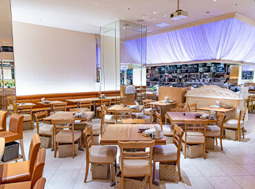 白を基調とした店内にはオープンキッチンが♪
全国各地より厳選した野菜や魚介類を最も美味しいかたちでご提供しています◎