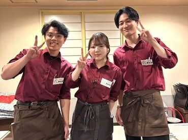 盛岡冷麺と焼肉 トトリ　ホール 学生スタッフが多数在籍！
仲の良い職場で、営業終わりにご飯に行くメンバーもいます！
（もちろん強制ではありません）