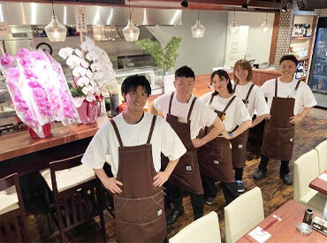 ＼いらっしゃいませ～!!／
わたしたちと一緒に働きませんか？
大学生を中心に10～20代が活躍中★