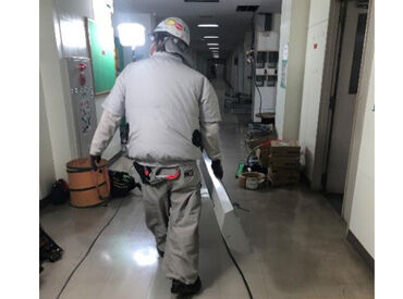 ★最短面接日翌日から勤務OK★
スグ働きたい方にも朗報!
現場で使う装備品はすべて無料で貸与します♪
準備ナシでスタートOK◎