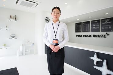 モノトーンデザインが特徴♪
きれいな染み抜きを『白』で表現！
気持ちの良い接客ができること間違いなし！