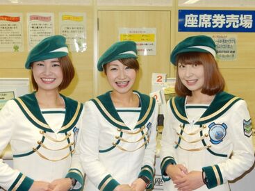 大学生さん・フリーターさんなど
幅広く活躍中です◎
まずは研修からスタートするため、
接客経験がない方もご安心ください♪