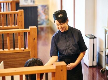 特急レーン寿司 じじや 田井島店 ＼学生活躍企業／
高校生・専門学生・大学生、皆さん活躍中！
シフトが調整しやすい！まかないが美味しい！など魅力がいっぱい♪