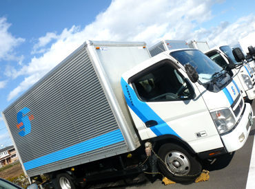 こちらが実際に運転するトラックです!
運転中は自分だけの空間なので、
好きな音楽を聴きながら運転できますよ♪