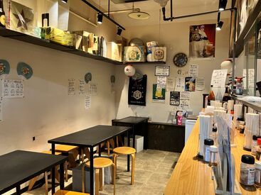 金曜、土曜の夜は賑やかな店内に♪
明るくて優しい店長さんに会いに来るお客様も多数！
楽しくフレンドリーには働ける居酒屋です