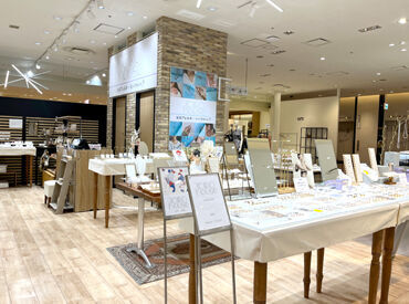 トイロ ハウス（イセタン クローゼット） 未経験の方でも安心♪ルクア大阪が主催する入店研修あり！あいさつの仕方や館内のルール説明などを行います。