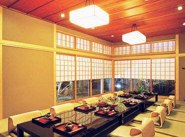 希望があれば着物での勤務も可能です！
落ち着いた空間で、学校などと両立しながら、
日本の伝統文化に触れつつ働けます。