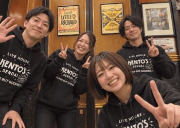＼フリーター＆学生歓迎／
ラグジュアリーな雰囲気の店内で
生演奏を楽しみながら働ける♪
音楽でつながる仲間に出会える場所◎