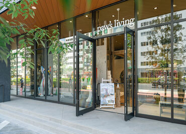 オシャレなペットグッズが多数♪
お客様と会話を楽しみながら
かわいいペットに囲まれてお仕事☆*
髪色/ピアス/ネイルetc.自由!!