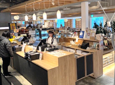 ＊すなっふるすダイニングはこんな感じ♪
函館蔦屋書店の2階！幅広い年齢層がホッと一息つきに訪れます◎