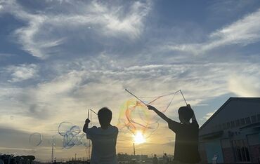子どもカフェひまわり 未経験OK！こども食堂の配膳や運営のサポート◎こどもたちの笑顔に囲まれるやりがいあるお仕事です！