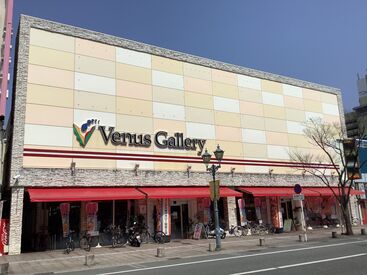 別府駅から徒歩5分♪
週5日勤務で月収18～25万程度に！
もちろん、学生さんやWワークもOK◎
週2～OK！シフトは相談にのります！