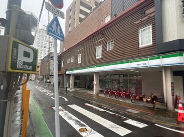 西鉄福岡(天神)駅より徒歩5分!
駅チカで通いやすいのも嬉しいポイント★
バイク・自転車通勤もOKです◎