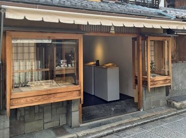 清水寺の参拝道である二寧坂(二年坂)にある
築100年以上の京町屋を改装した趣あるお店です☆