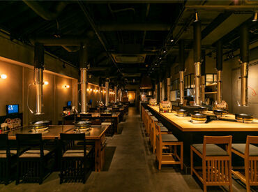 ＼新売店の内装はこんな感じ♪／
少し暗めの照明で落ち着いたオトナな空間！
"ロースター"完備だから
煙が気になる方も安心◎