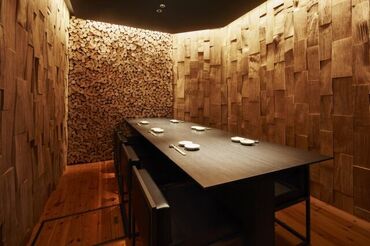 駅すぐの神アクセス!
融通を利かして働けます♪
定着率もかなり高め★お店の居心地を物語っていますね◎