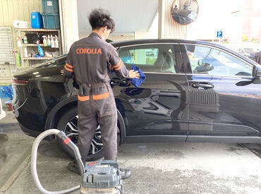 トヨタカローラ札幌 ジョイック百合が原 車の拭き上げや車内清掃をお願いします！
40～65歳までの男性が活躍中★