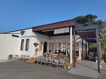 「接客が好き」「飲食に興味がある」
「カフェ巡りが好き」
そんな気持ちがあれば、未経験でも大歓迎です！