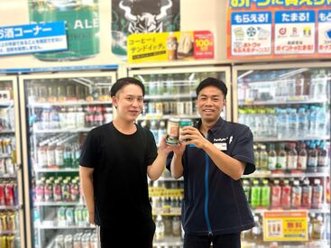 ファミリーマート　渋谷消防署南店 クラフトビールが好きなオーナーの椿(つばき)です!(写真左)
人柄重視で採用しています！経験やスキルは気にせずご応募ください◎