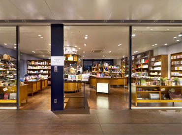 ANGERS bureau(アンジェ ビュロー) KITTE丸の内店 フリーター/主婦・主夫/Wワーカーなど、みなさん大歓迎♪
お気軽にご応募くださいね◎