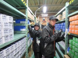 トラスコ中山株式会社 HC九州物流センター 主婦（夫）さん多数活躍中♪
子育てや家事と両立しながら、
無理なく働き続けられる環境です◎
久々の仕事復帰も大歓迎！