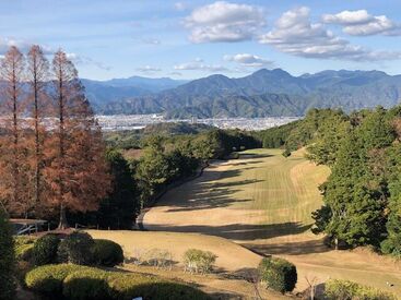 自然豊かで眺めの良いゴルフ場でのお仕事♪
週3日から勤務いただけます◎