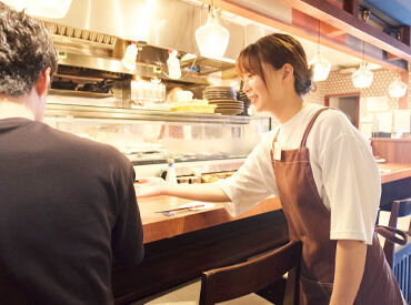 精肉問屋 串の玄太丸 武蔵小杉駅から徒歩3分の好立地♪
とってもキレイで新しいお店です！
皆さんよりちょっとだけ先輩のスタッフが待っています◎