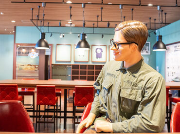 人気のお店だから海外からのお客様がご来店することも♪
働きながら英語スキルも自然と身に着いちゃうかも◎