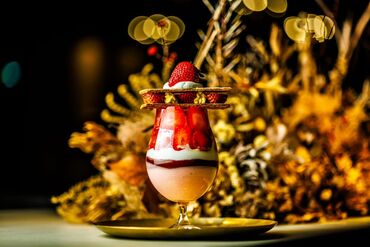 and Bar / and Cafe　※2024年7月OPEN オシャレに楽しく働ける――◇＋。
SNS映えするお酒やスイーツがたくさん♪
お酒の知識はゼロでOK！
もちろん飲めなくて大丈夫！