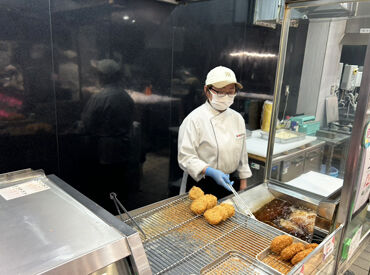 明るい雰囲気のお店で、常連さんともすぐ仲良しになれるかも♪
30代40代主婦活躍中！