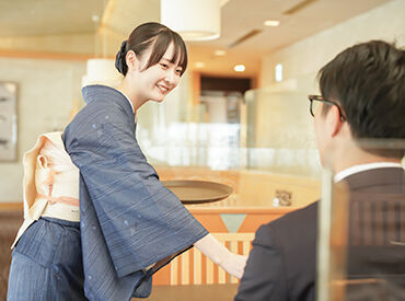 「ゆっくり教えるね！」
超優しい店長と穏やかな先輩が待ってます◎
皆仲が良く、バイト卒業後に来店してくれるスタッフも多数♪