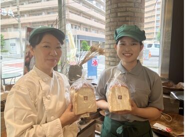 小麦の旨みと食感が特徴の「もちもち」食パンと、蜂蜜が入った「やわやわ」食パン、何じゃこりゃこっぺなど個性的な商品が多数！