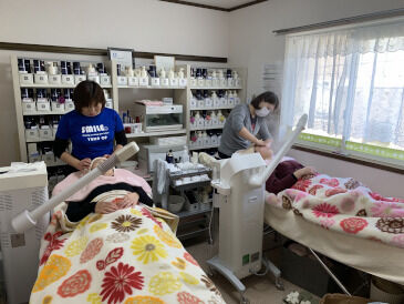 CPサロン花花 ≪未経験から始められます≫
無資格・経験は不要です◎
働きながら自然と美容知識が身につきます♪