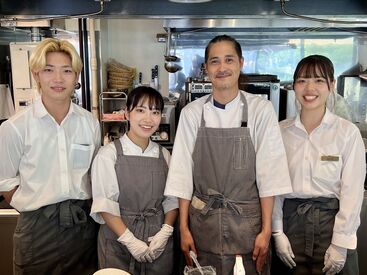 ELOISE's Cafe　名古屋久屋大通公園店 ELOISE's Cafe　名古屋久屋大通公園店
＜久屋大通駅　徒歩1分＞
おしゃれ&好立地の勤務地です！