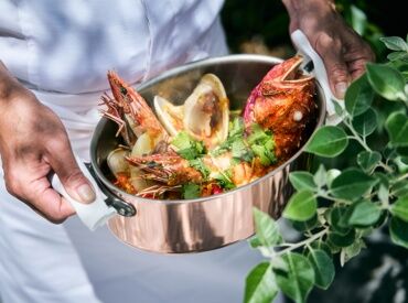 働きながら、就活や将来に役立つマナーも身につく♪
高時給＆柔軟シフトで
自分のペースで働ける特別なバイトです！